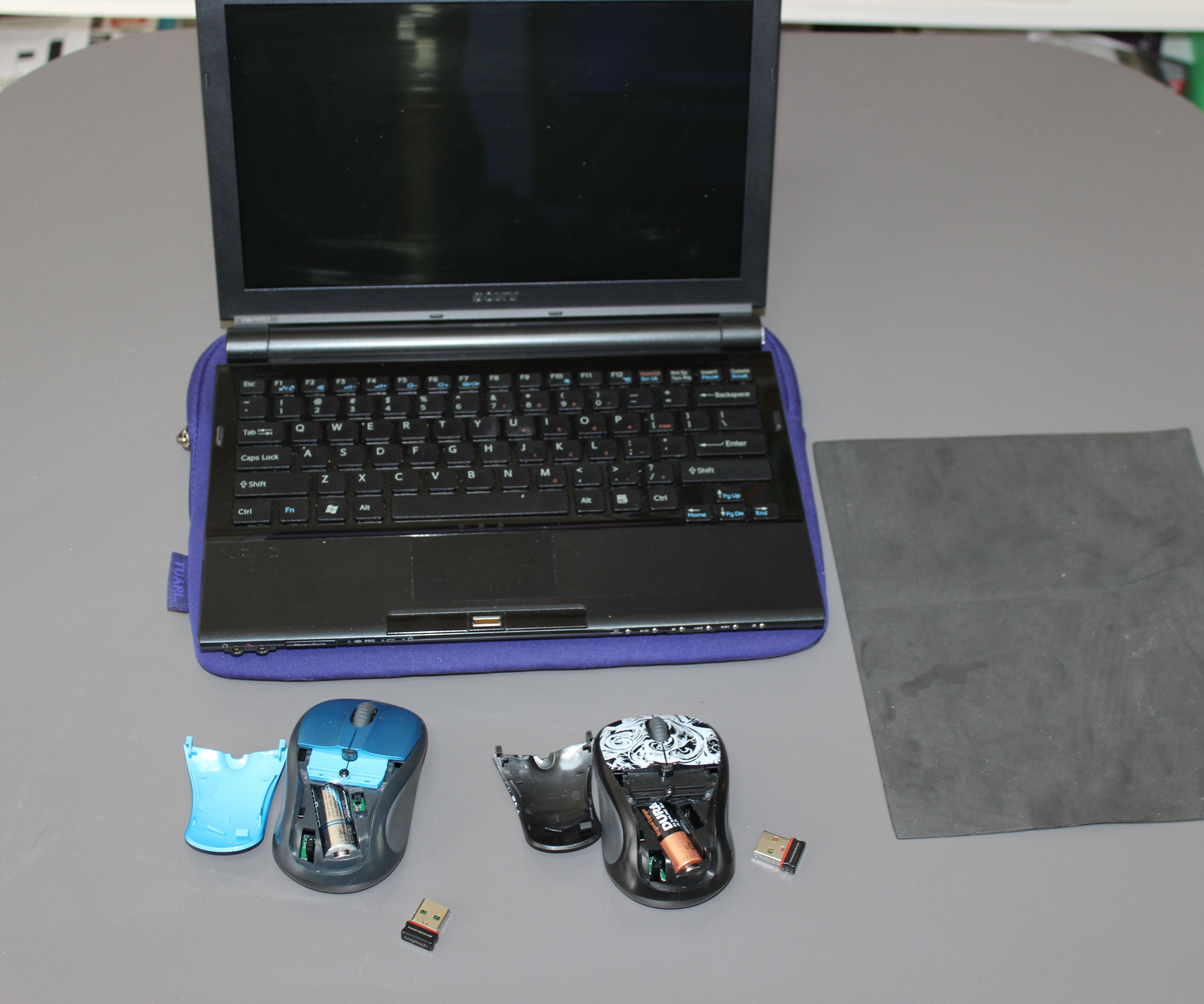 Victim and Prankster Wireless Mouse Prank