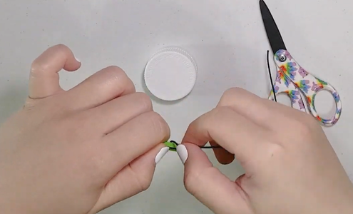Adjust the Ring Size and Make a Knot