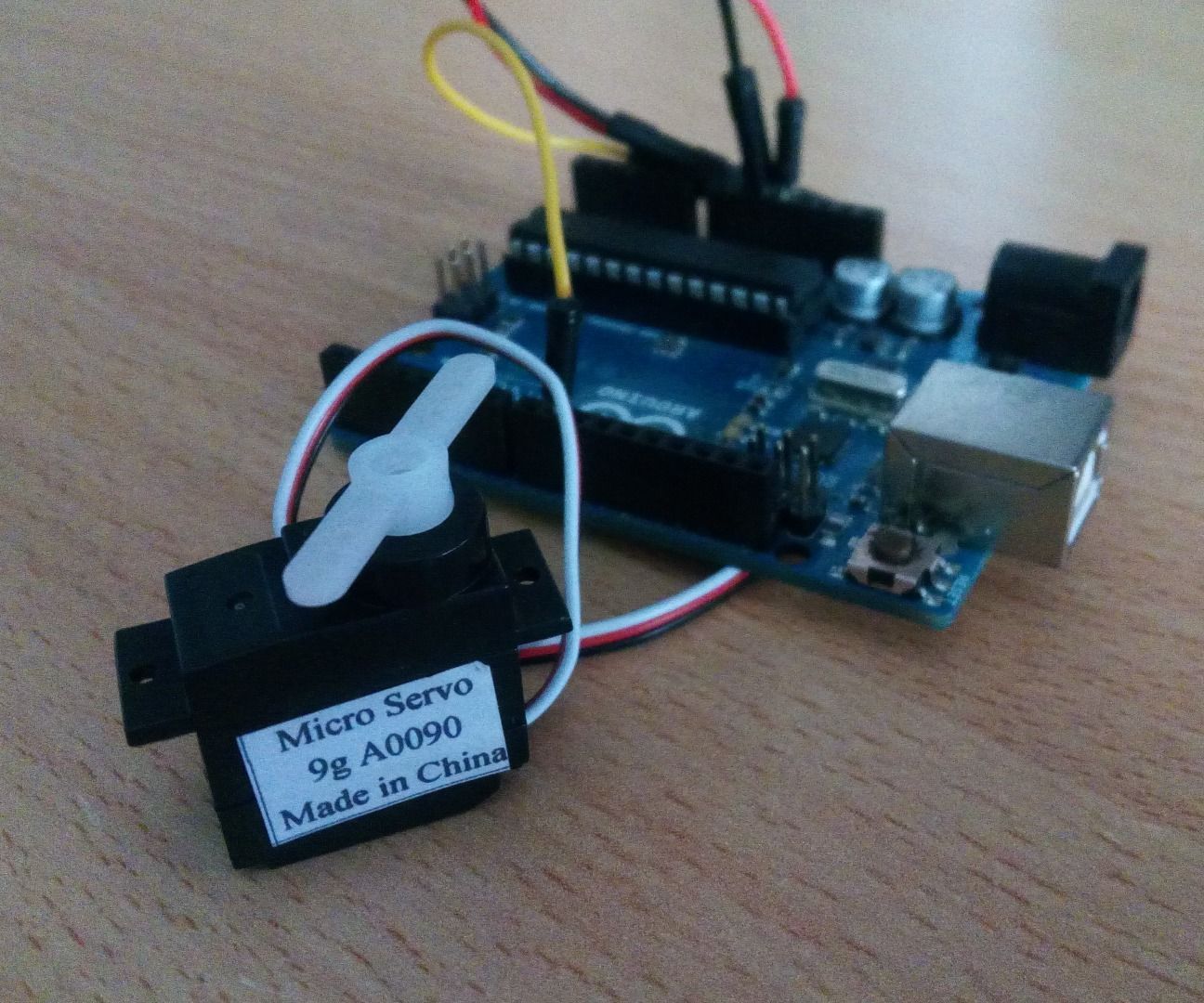 How to Use a Servo Motor - Arduino Tutorial