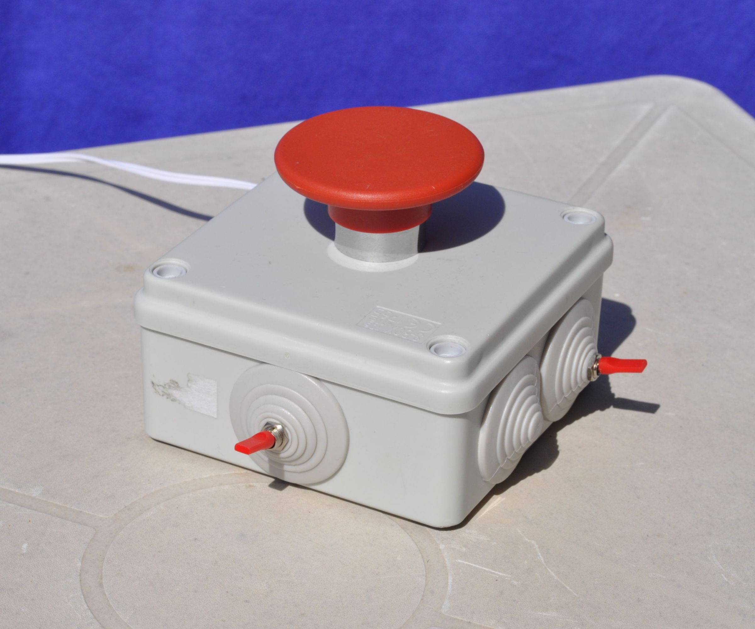 20$ Explosives Detonator