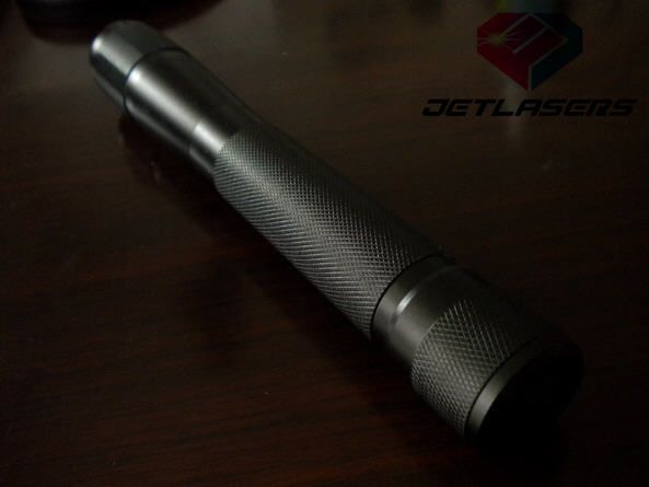 Waterproof and Focusable 150mw Green Laser Pointer Showing
