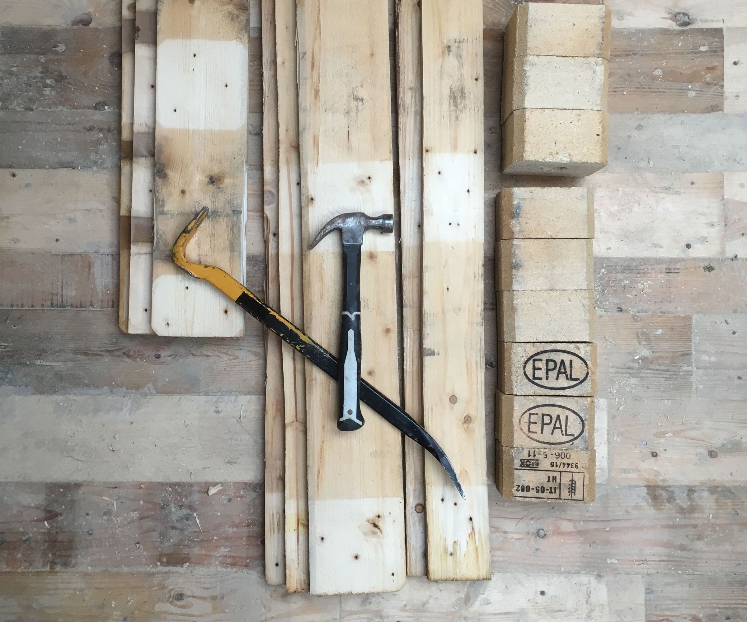 How to Disassemble a Pallet Efficiently 