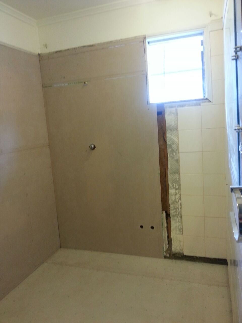 WALL AND ROOF FIXING