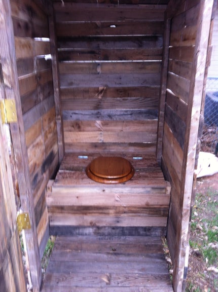 What to close the toilet in the country. How to make a toilet for giving - a woo
