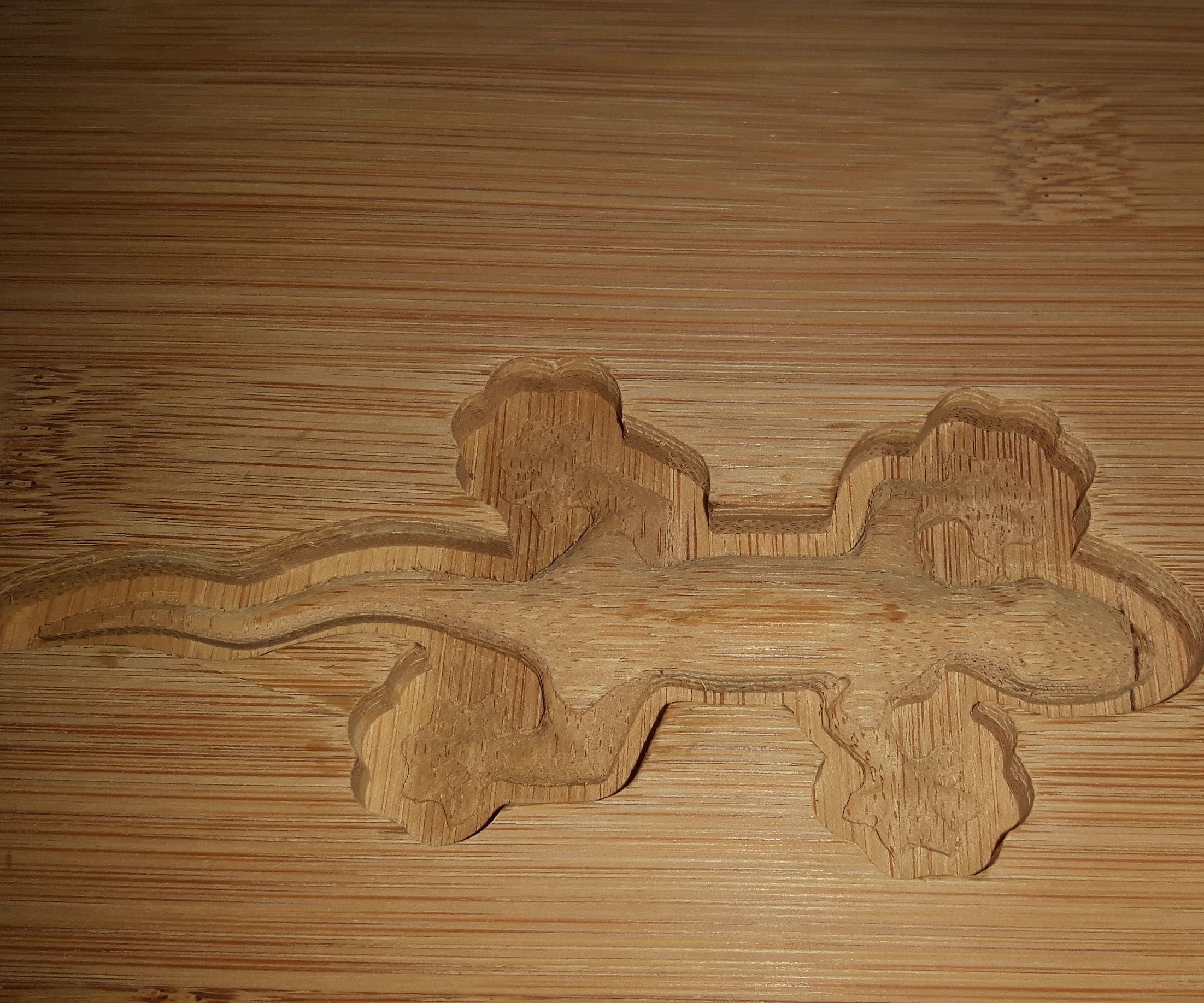 Bamboo Cutting Board With Gecko Made on Cnc Homemade Milling Machine