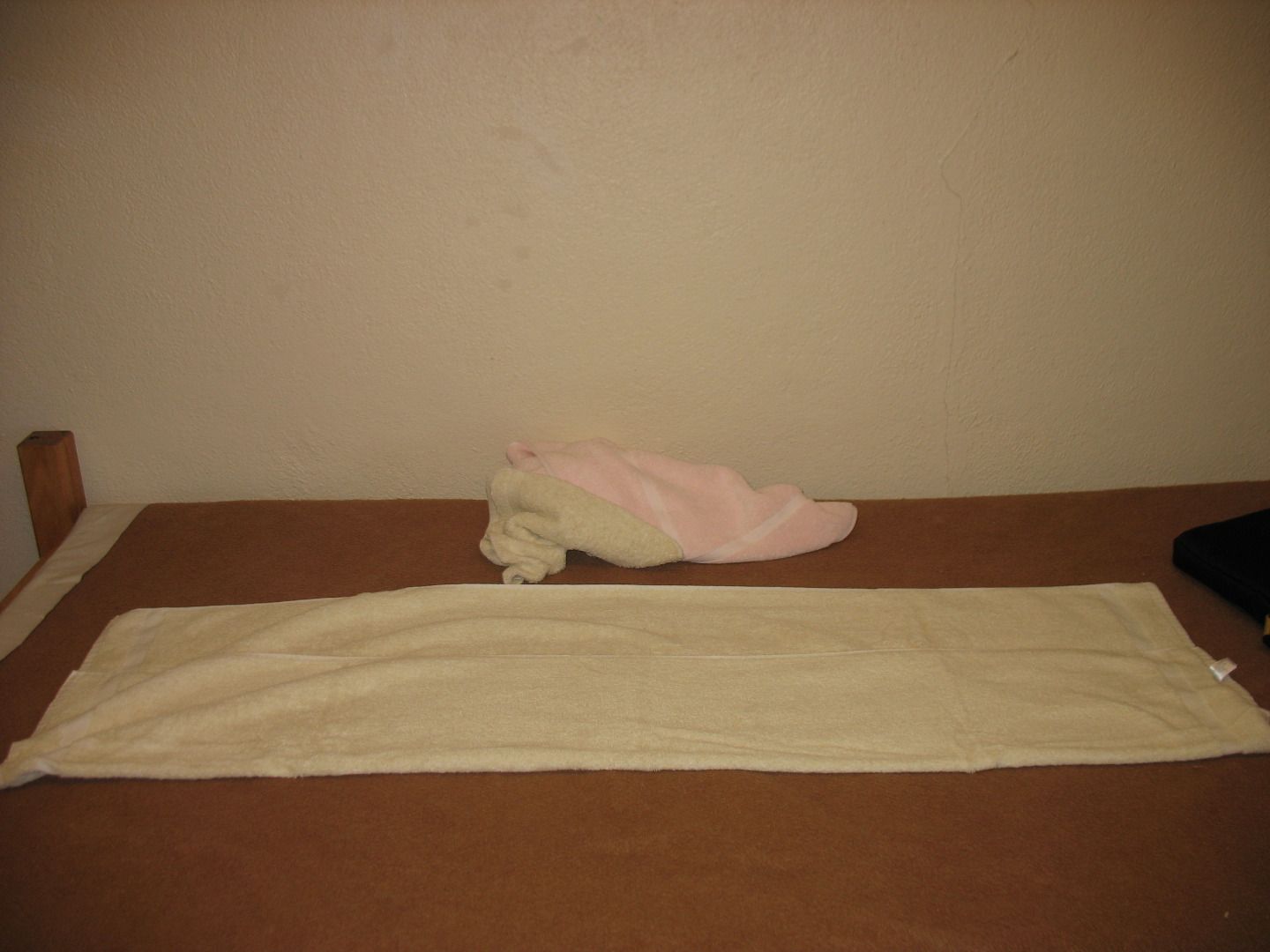 Folding Towels in Quarters and Thirds 9 Steps Instructables