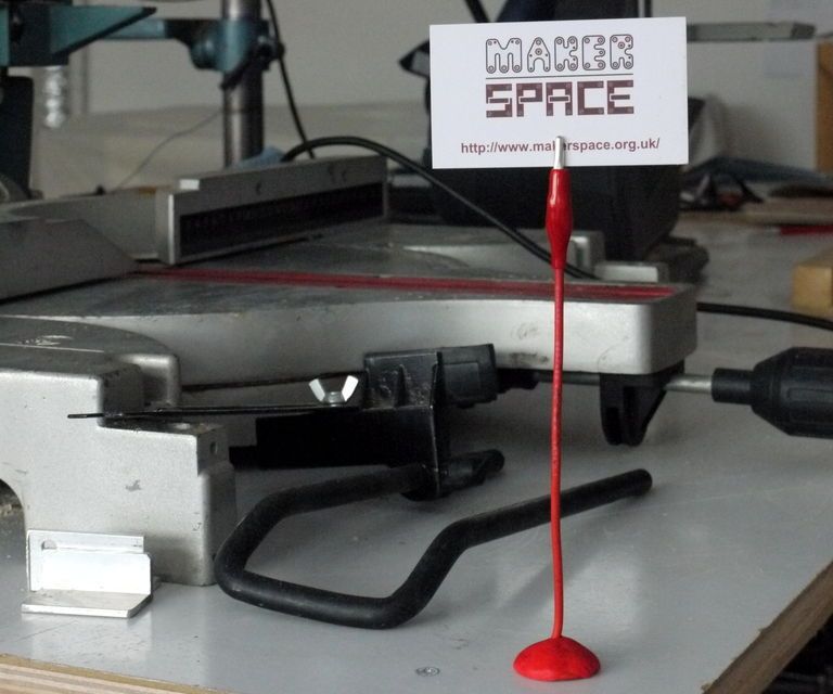 Crocodile Clip Memo Stand