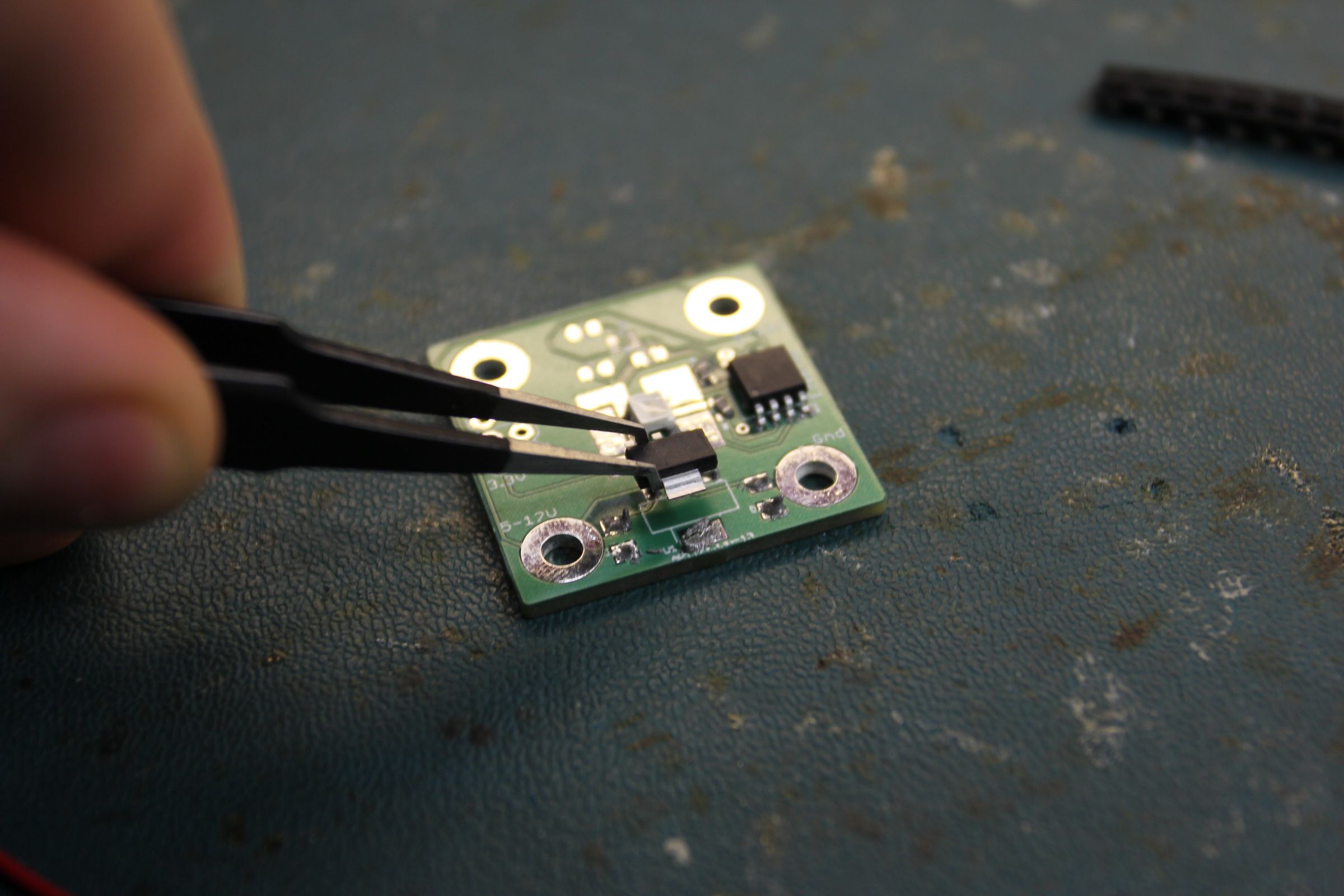 Soldering Tiny SMD Components the Easy and Fast Way (with a Hotplate