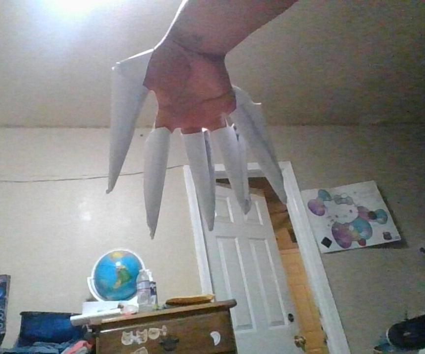 How to Make Cool Awesome Paper Claws in 7 Easy Steps (not Including the Step to Put It On)