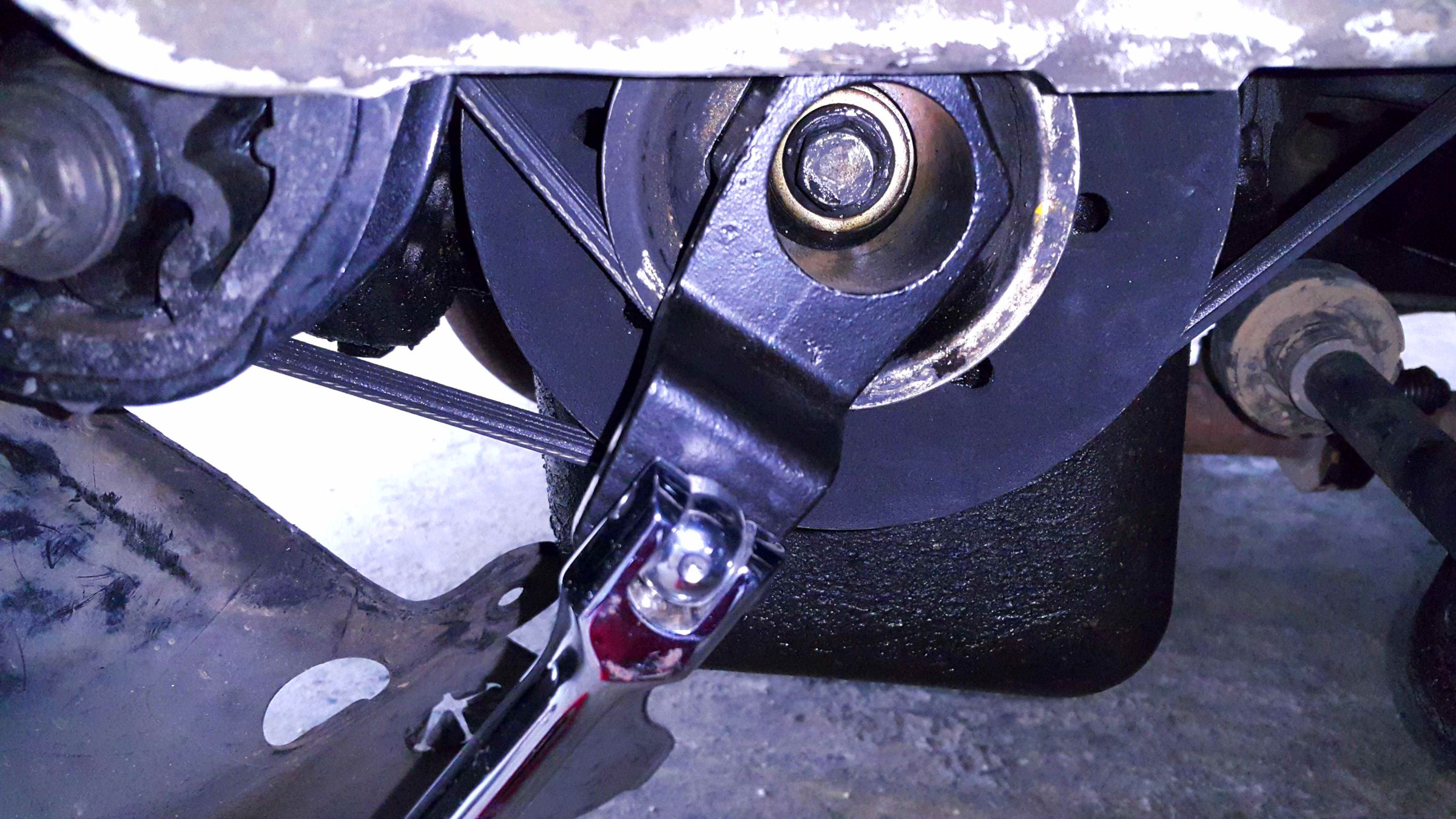 Super Easy Way to Remove and Reinstall the Crankshaft Pulley Bolt