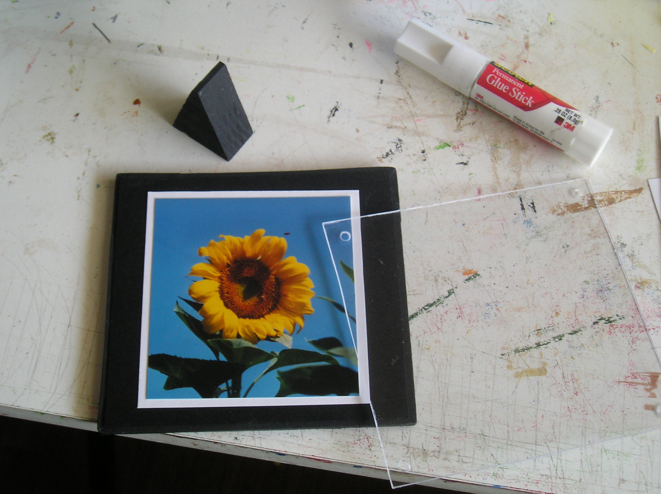 How to Recycle Jewel or CD Cases Into Picture Mounts 7 Steps