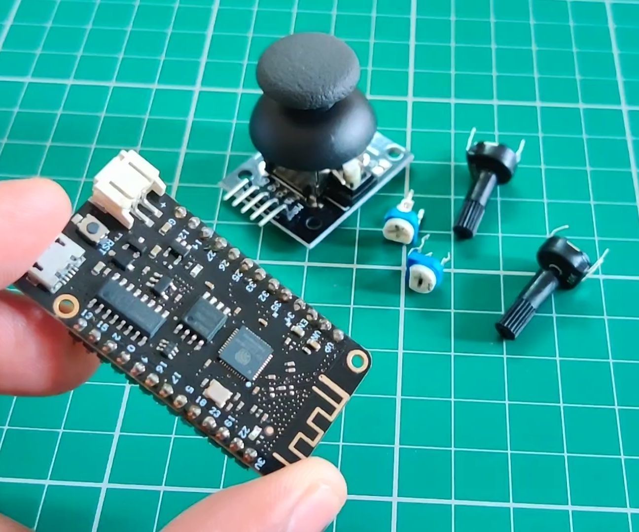 ESP32 ADC Tutorial | How to Use ADC of ESP 32 | How to Interface Potentiometer With ESP32