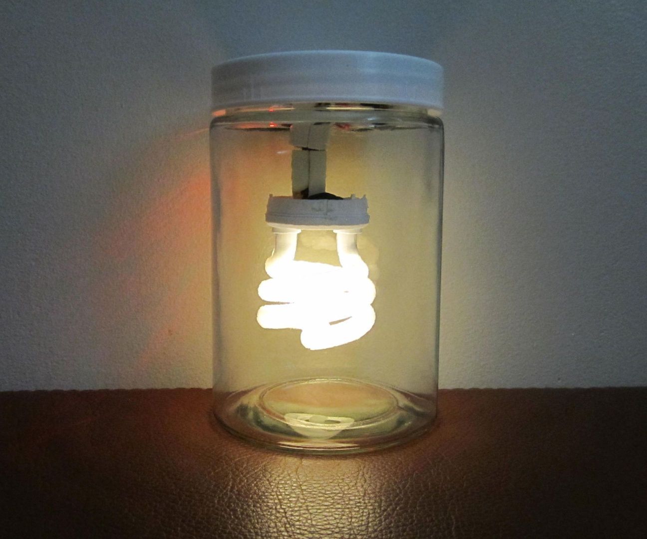 単三電池で灯す蛍光灯ランタン