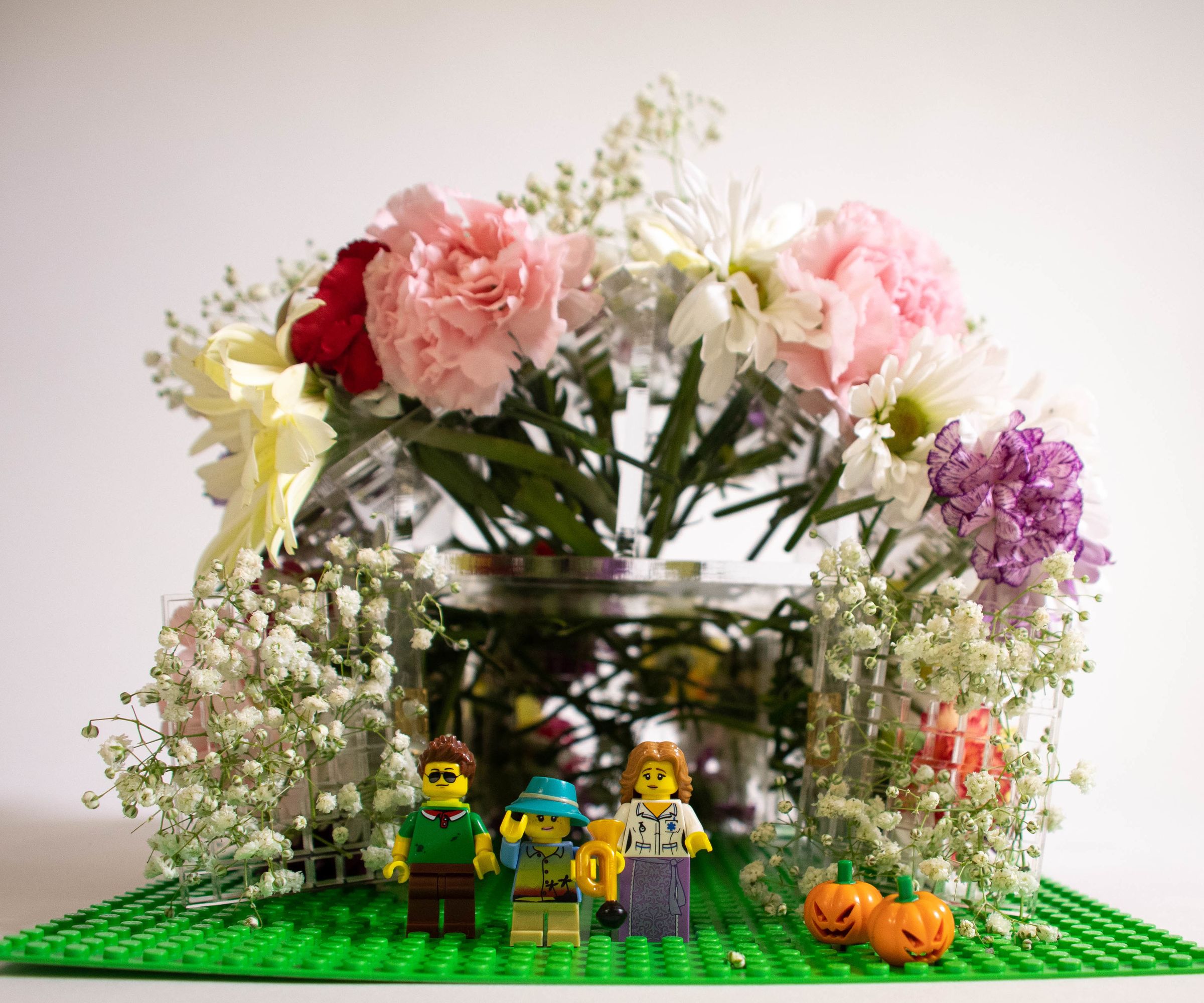 A New Flower Home for Lego Minifigures 