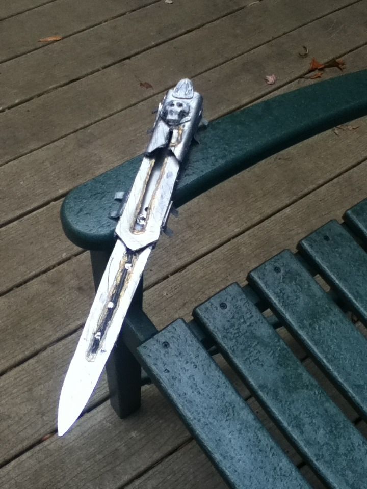 How to Make an Assassin's Creed IV Hidden Blade