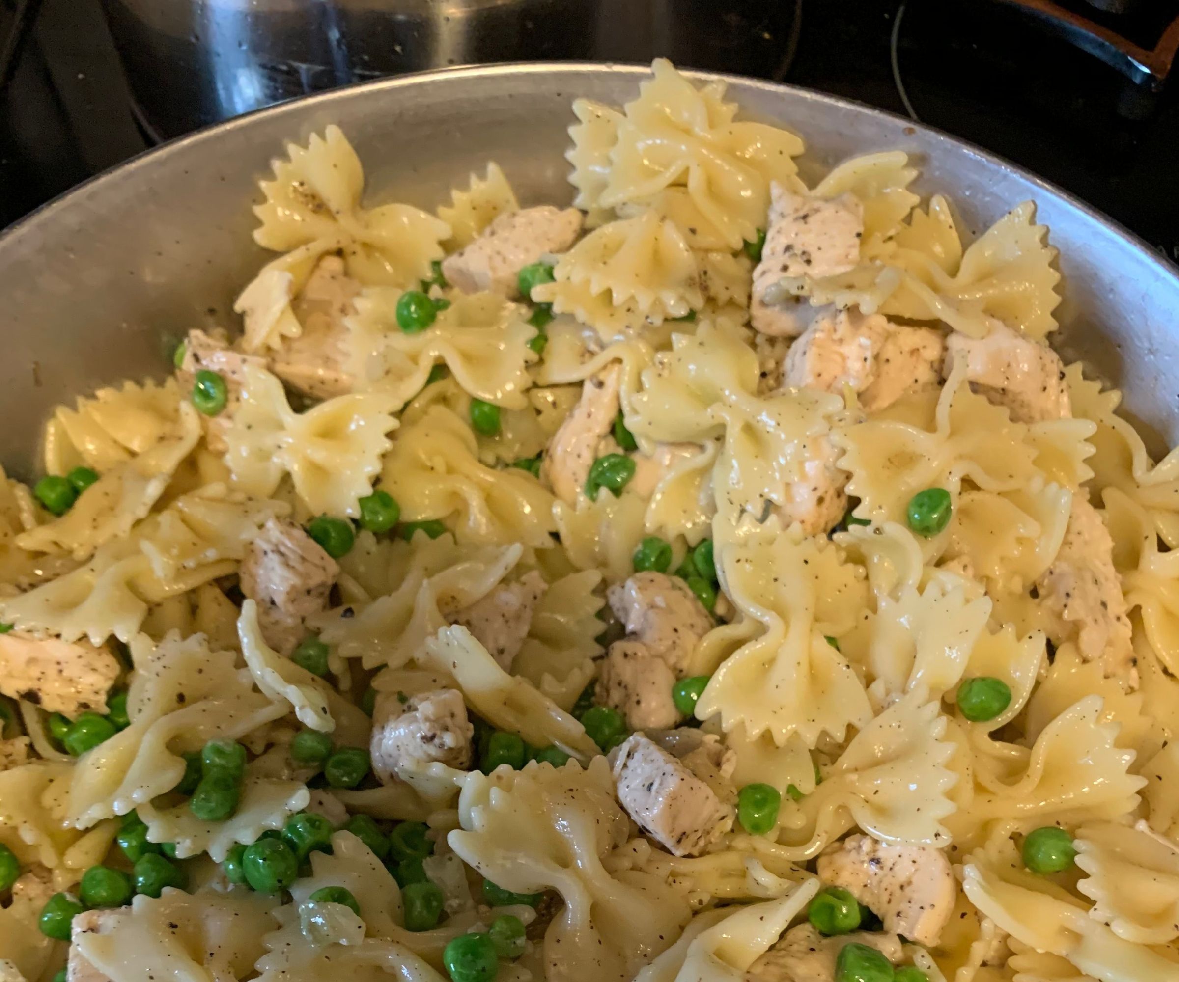Chicken, Garlic ,Peas &Pasta Dish