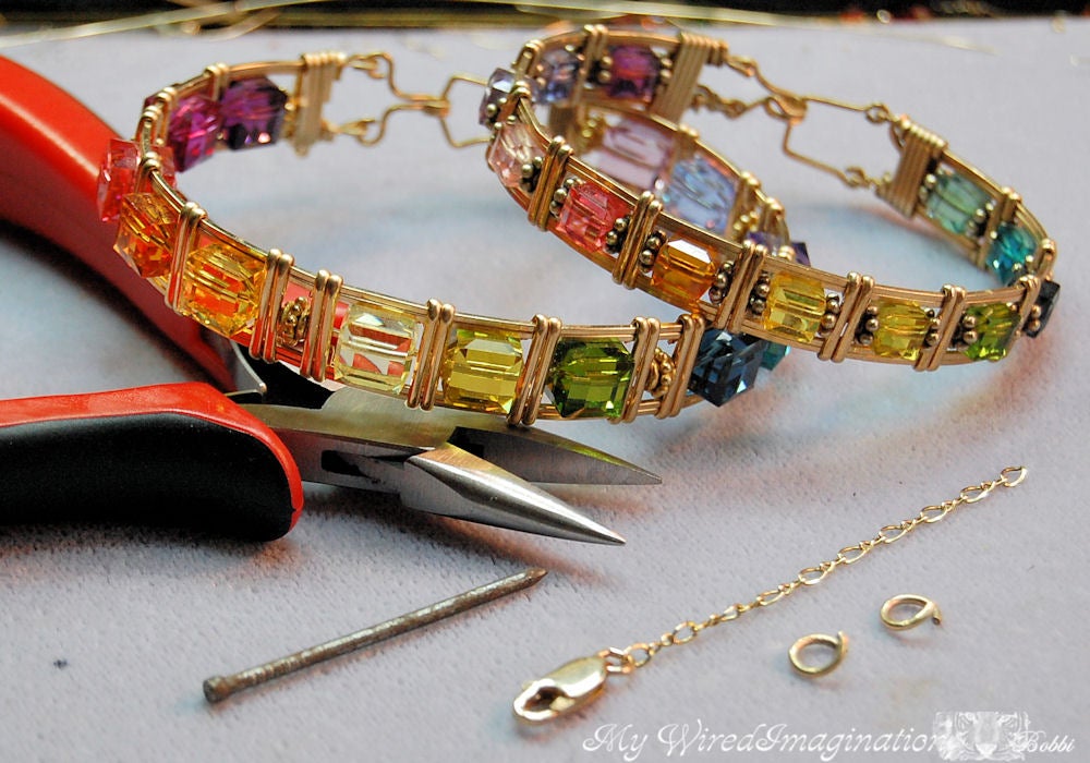 Adding Safety Chain to a Wire Wrapped Bracelet 10 Steps (with