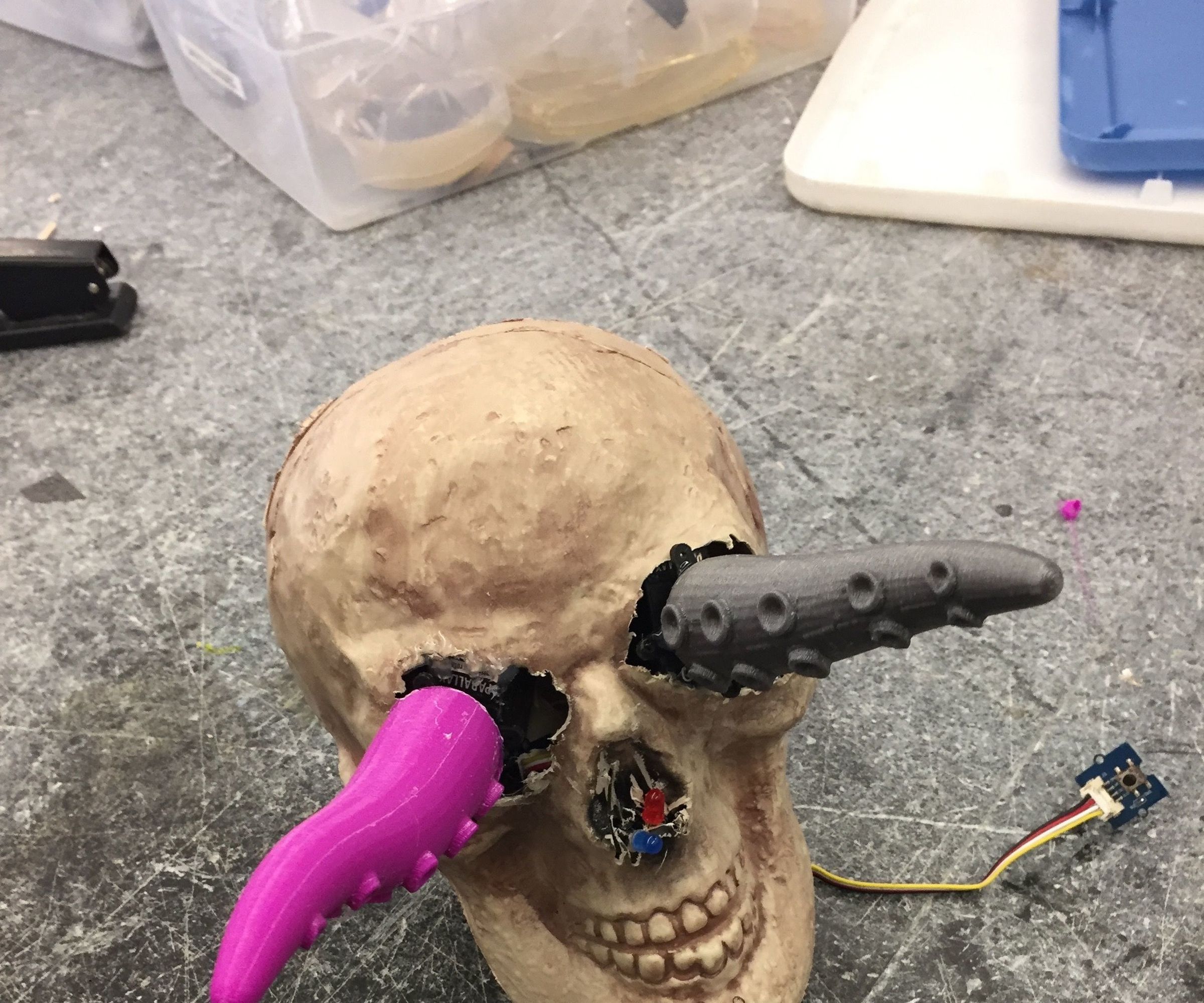 Tentaskull Halloween Prop