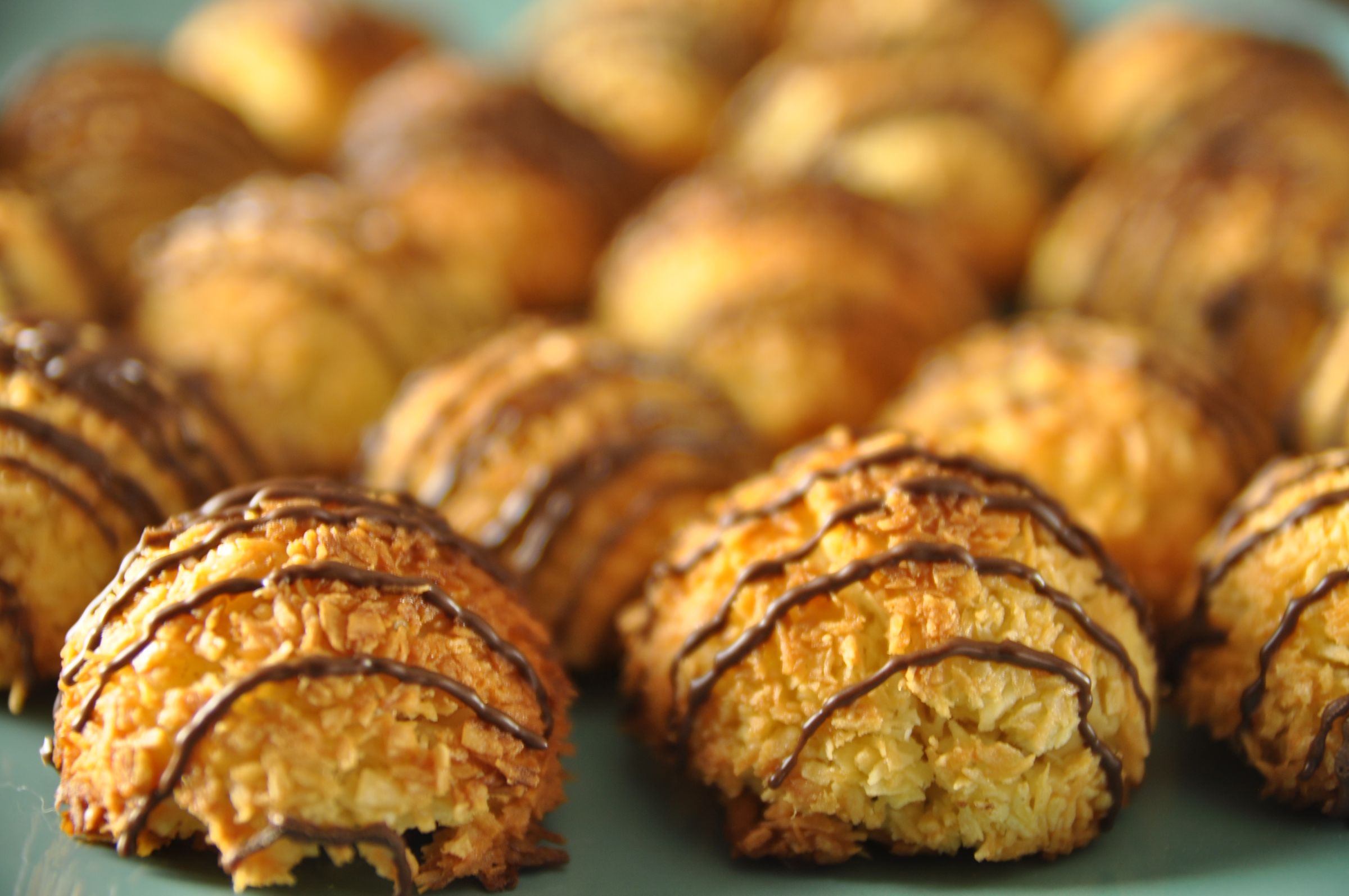 Coconut Macaroons (Easy Recipe)
