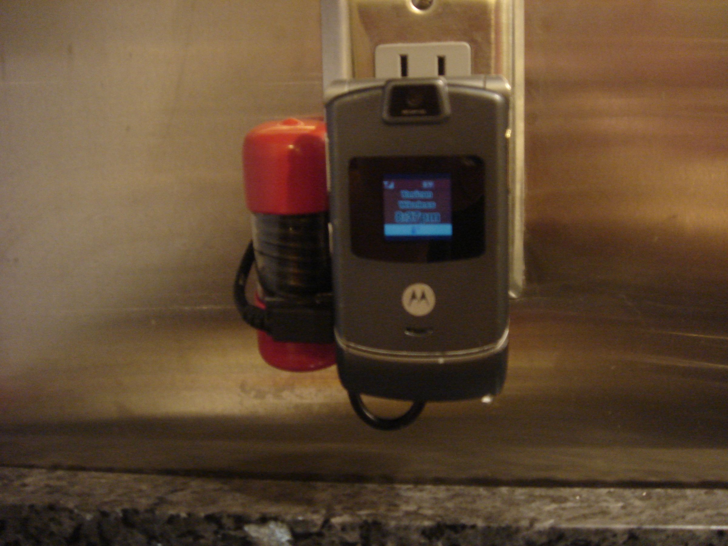 Cellphone Charger Wire Wrangler & Dock (RAZR)