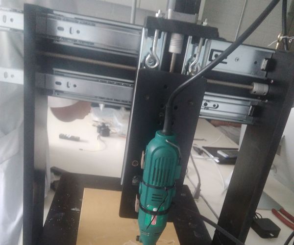 Máquina CNC (CNC Machine