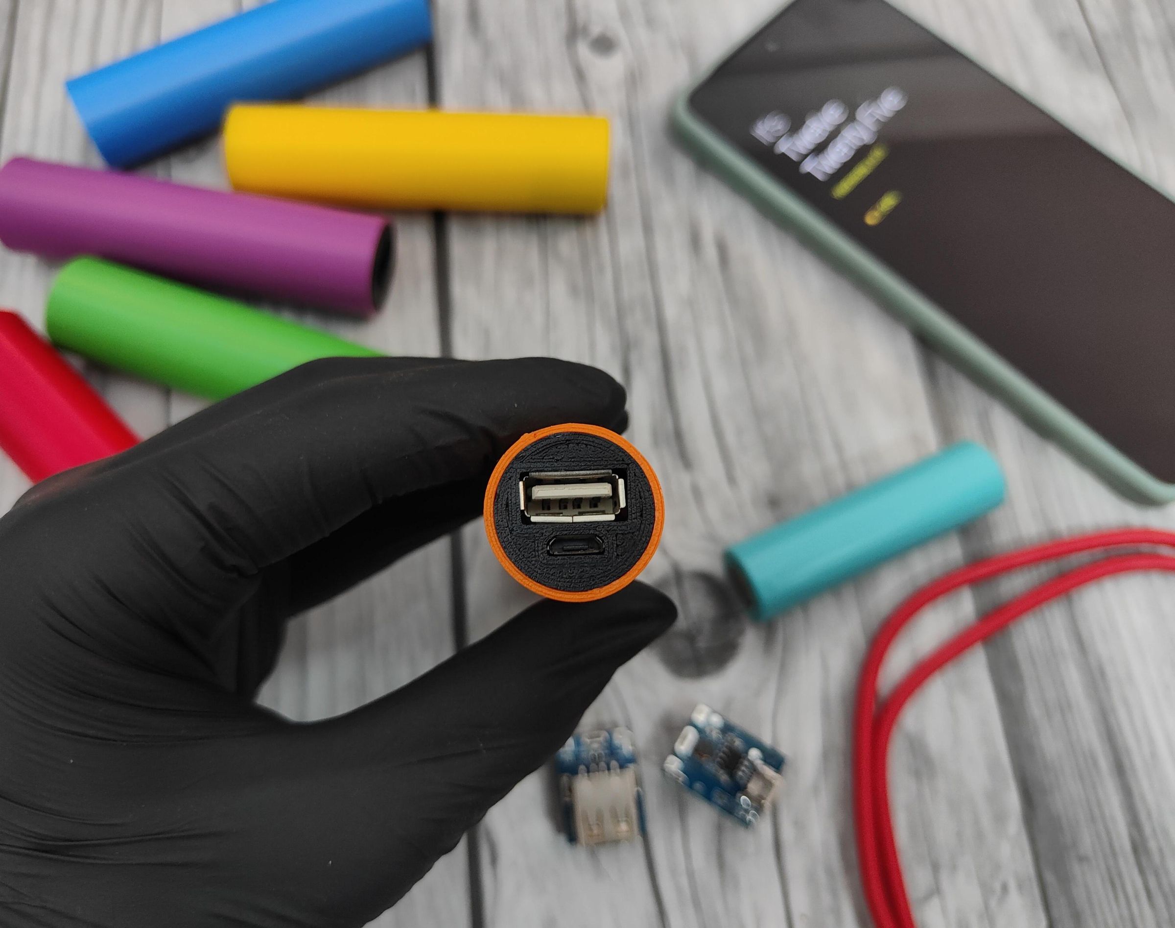 DIY Power Capsule: a Compact and Customizable Charging Solution