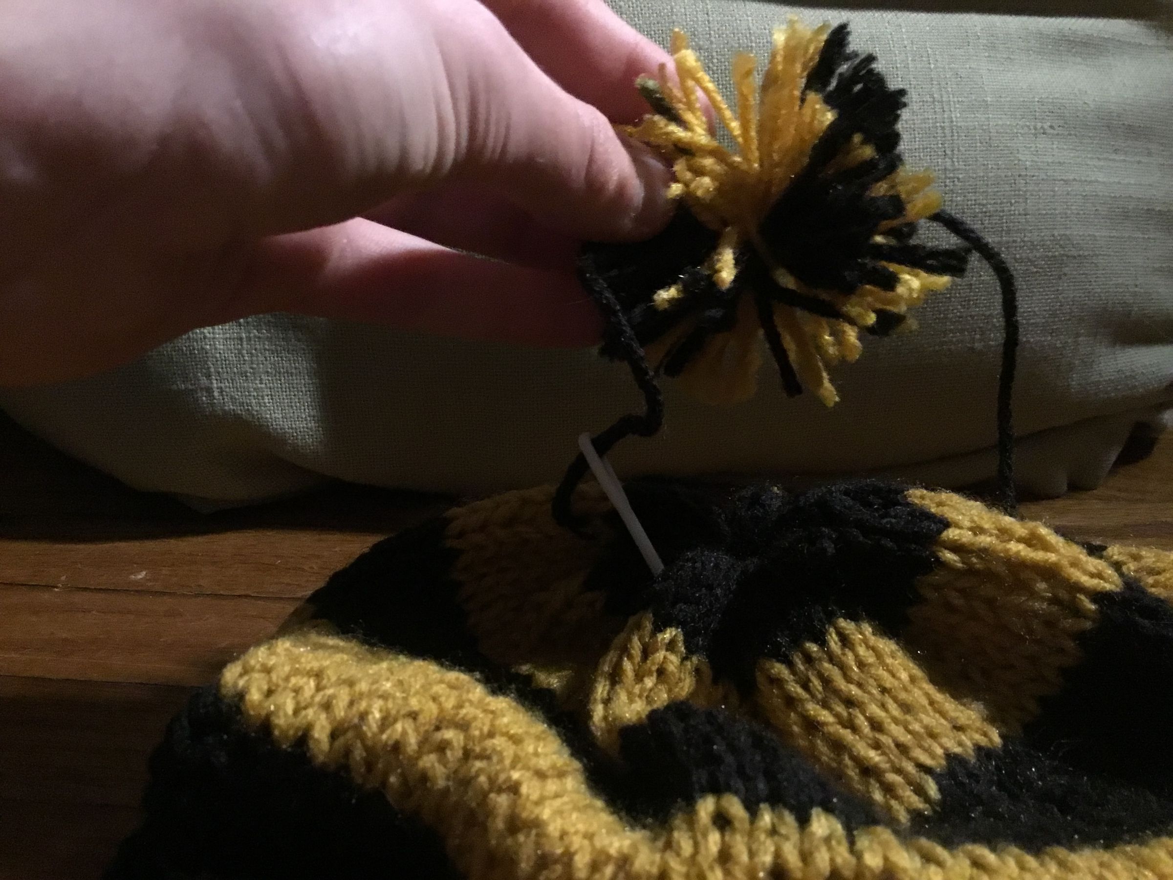 Knit Hat With Pom Pom : 6 Steps Instructables