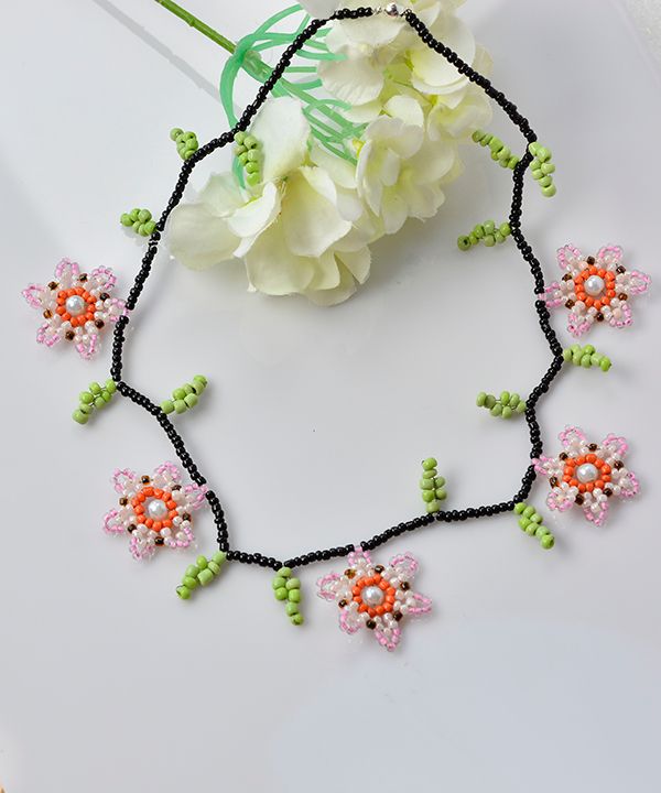 Instructions on How to Make Cheap Flower Seed Beads Necklace for