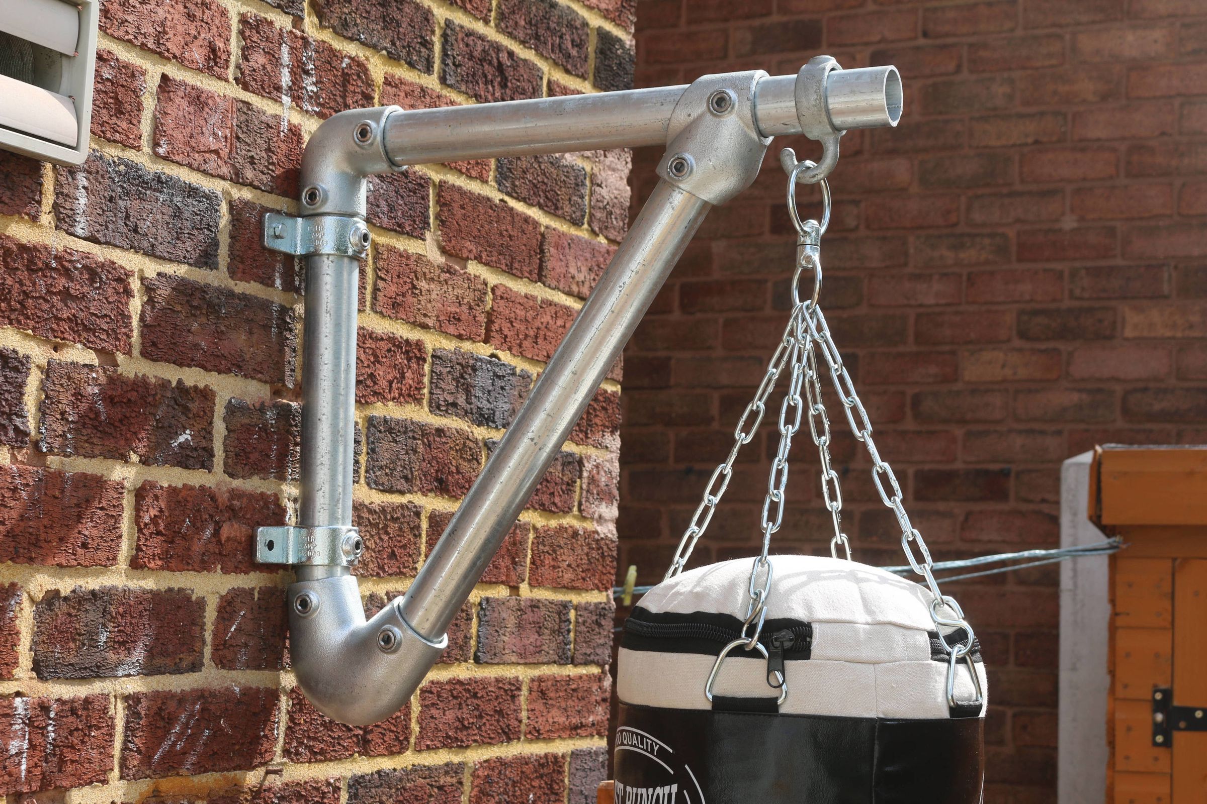 How to Make a Punch Bag Wall Bracket Using Scaffold Poles 4 Steps