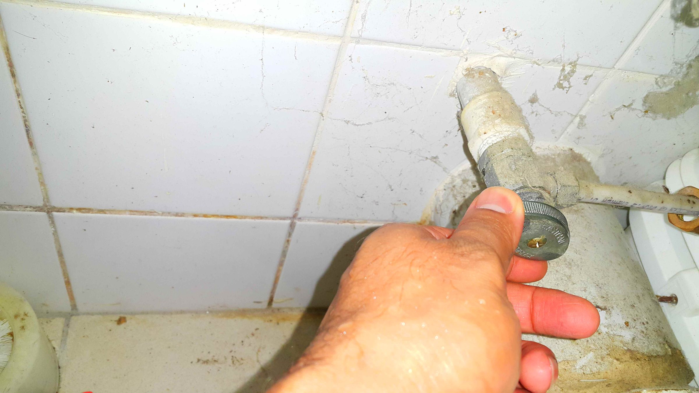 Replacing a Toilet Tank Float Valve. 6 Steps (with Pictures