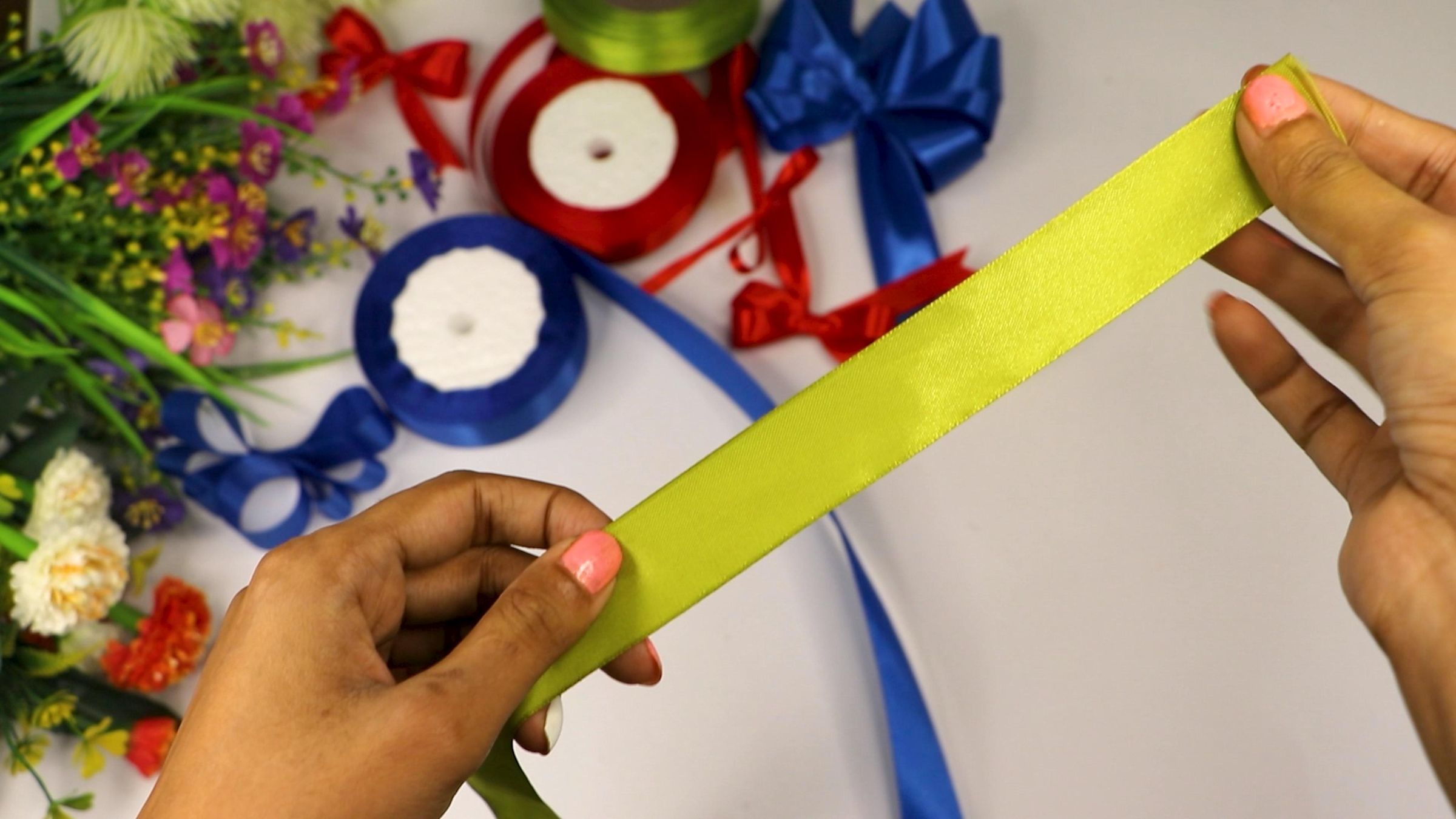 How to Make a Bow With Ribbon for Christmas Bow Making Tips and
