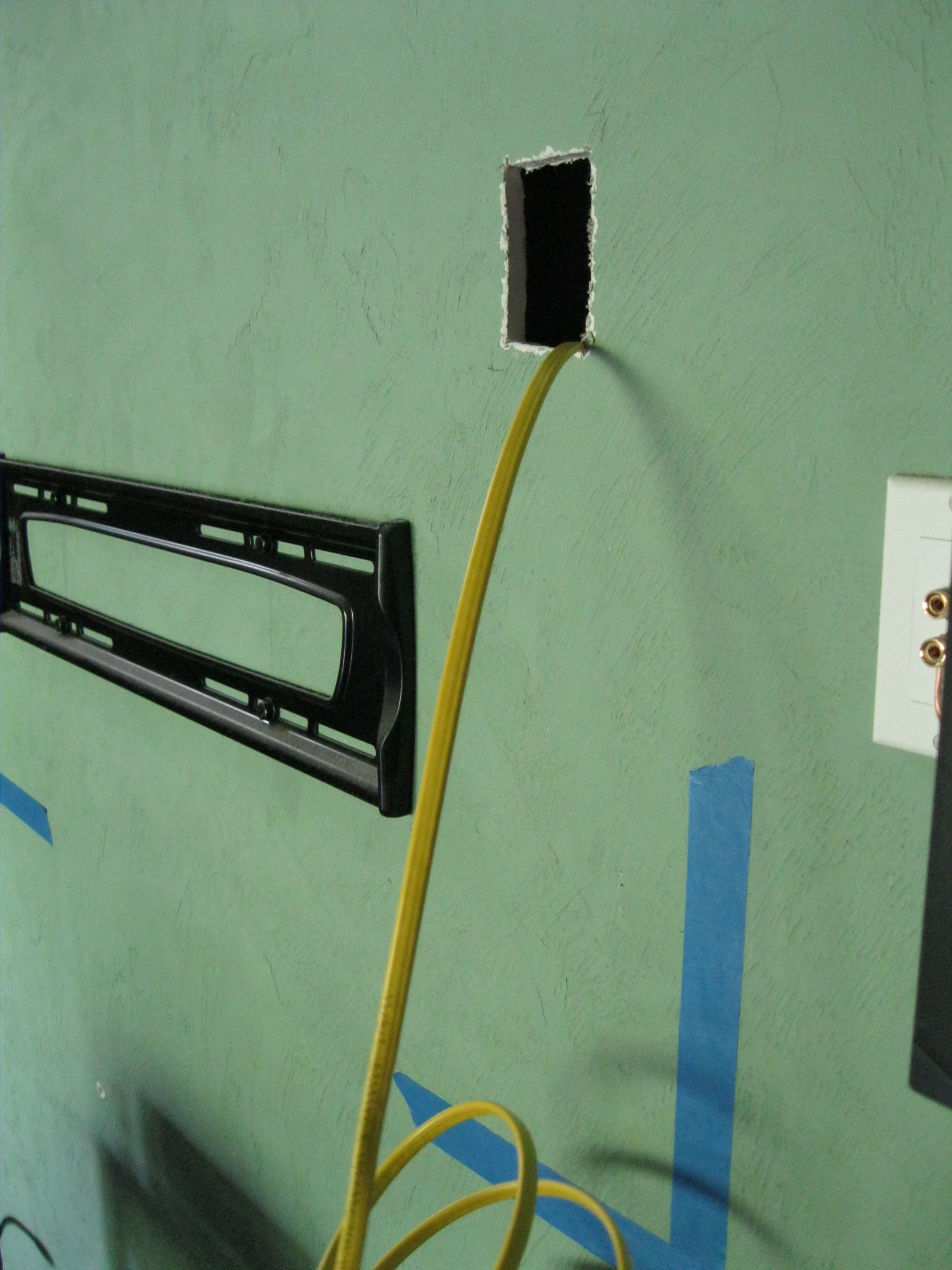 Hiding Power Cable and HDMI Cable for Wallmounted TV 6 Steps (with