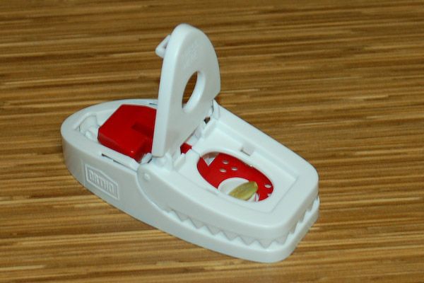 Baiting the Ortho Press N Set Mouse Trap