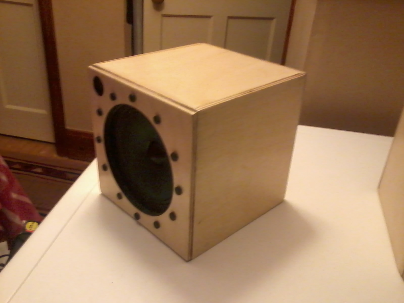 awesome speaker easily adaptable for cars