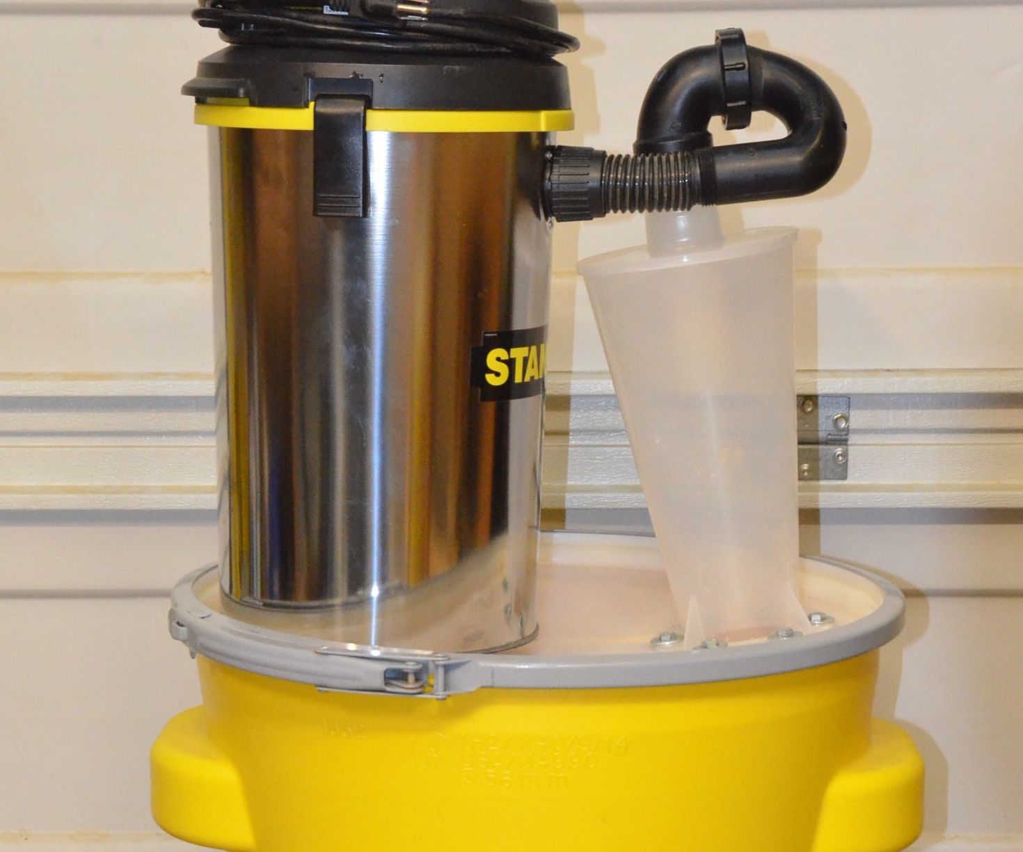 Inexpensive ($134) Self-contained Portable Shop-vac Dust Collector