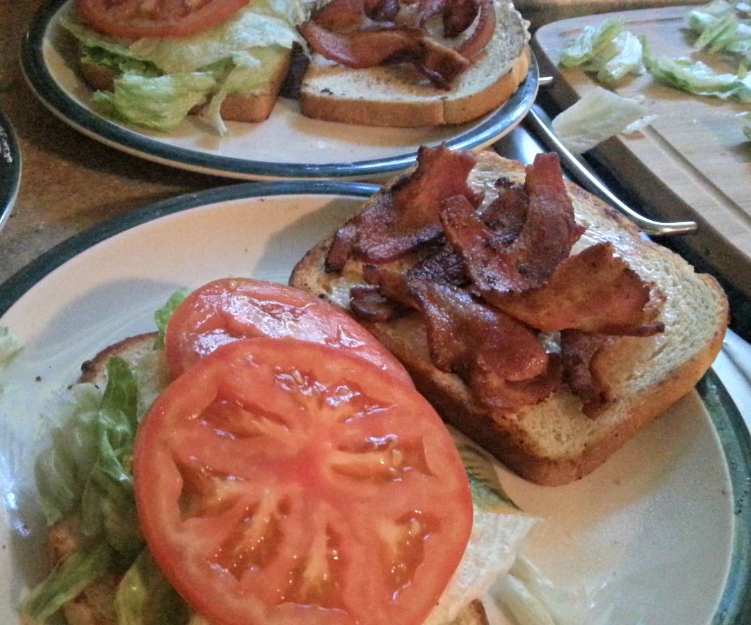 Old-fashioned BLT Sandwich