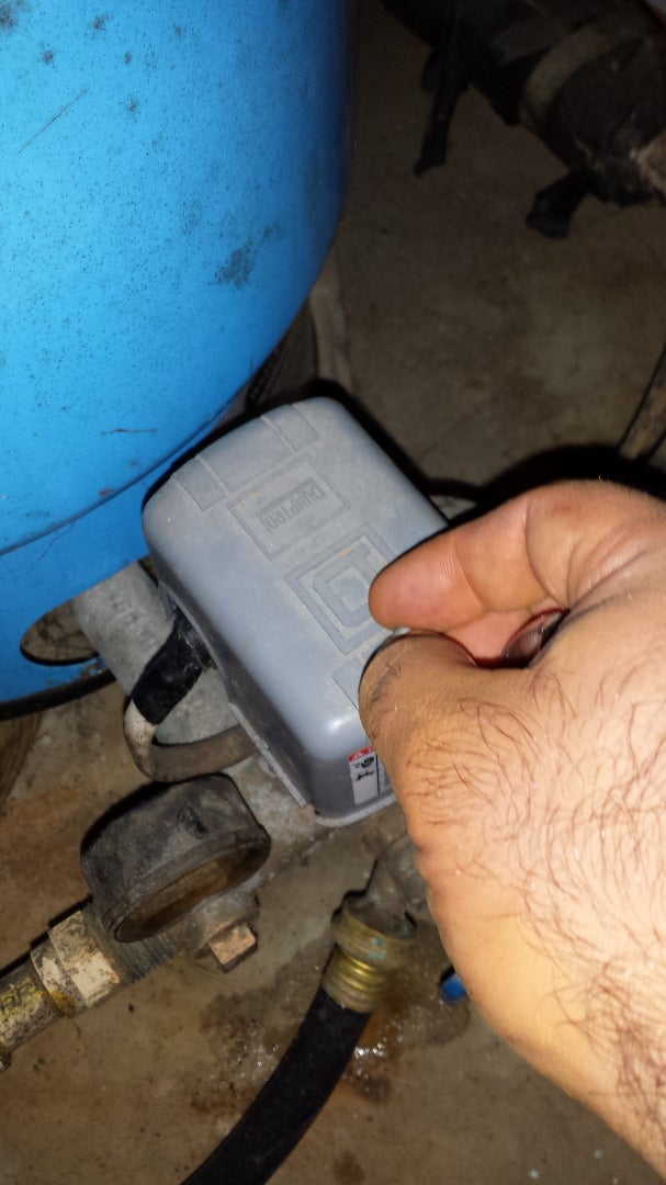 Adjusting the Pump Switch