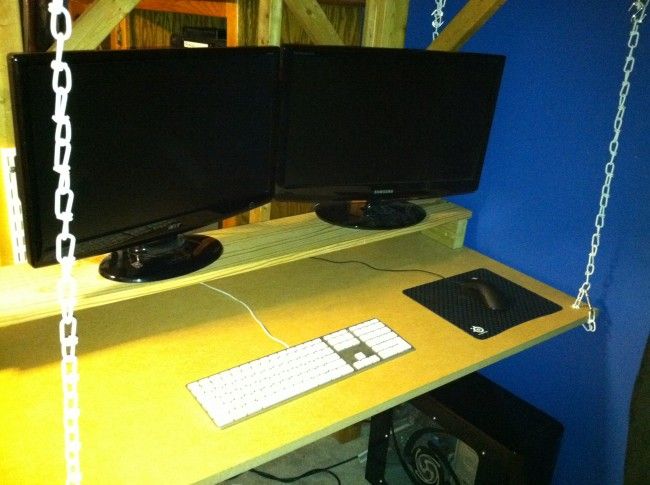 15-Minute Hanging Desk