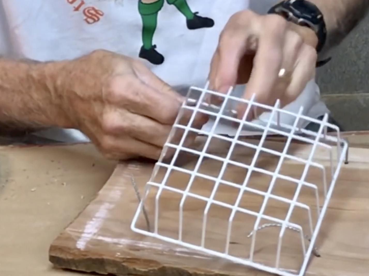 Dollar Store Upside Down Suet Feeder : 5 Steps (with Pictures