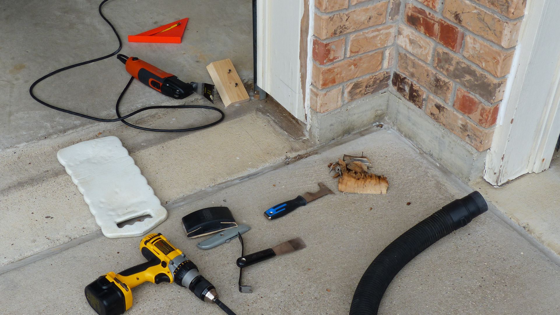 Rot and Rodentproof Garage Door Seal With PVC and Weatherstripping 5