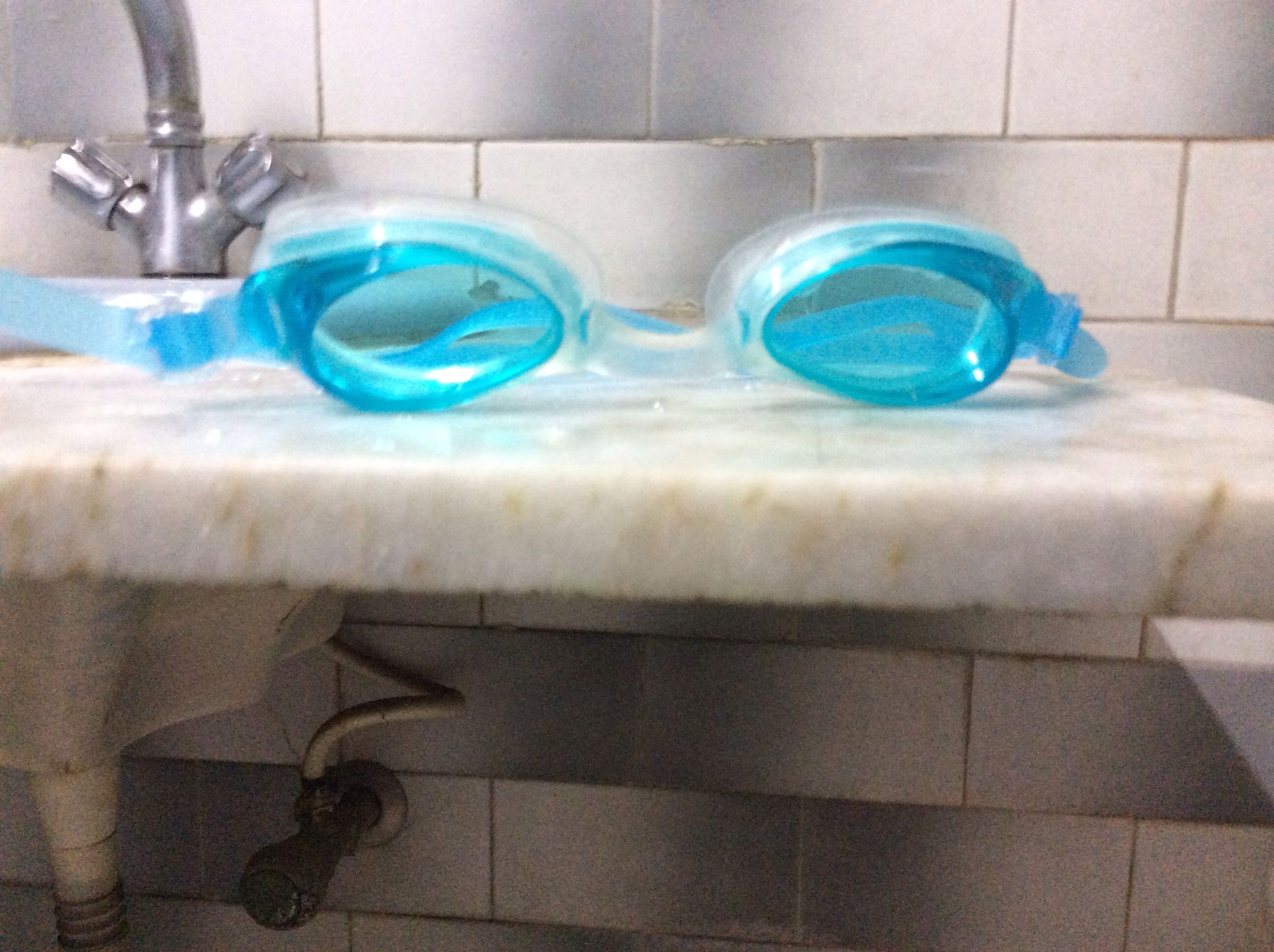 ANTI-FOG YOUR SWIMMING GOGGLES