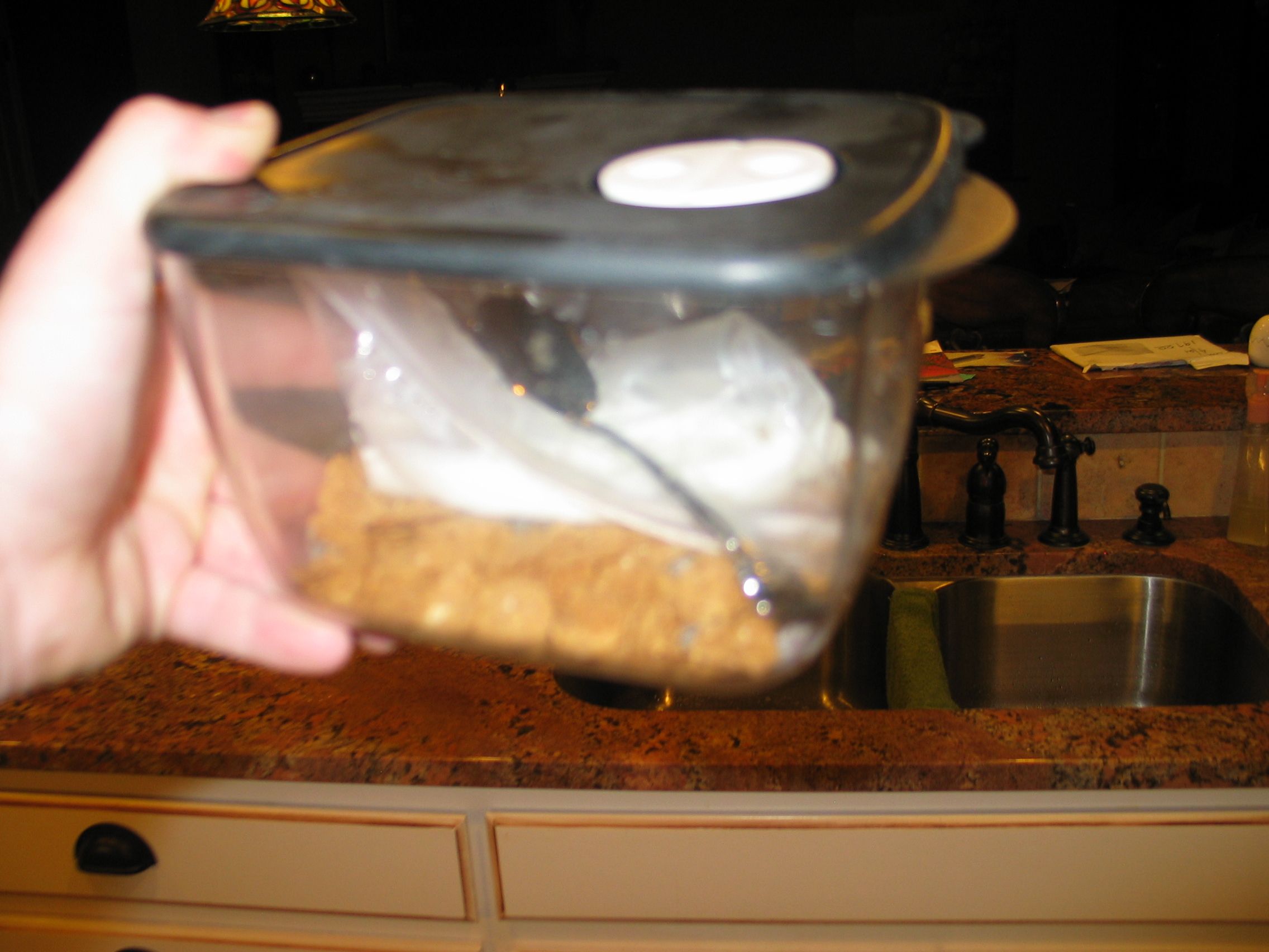How to Eat Cereal WITH MILK Anywhere!!!!!!!(Without Getting Soggy) 7