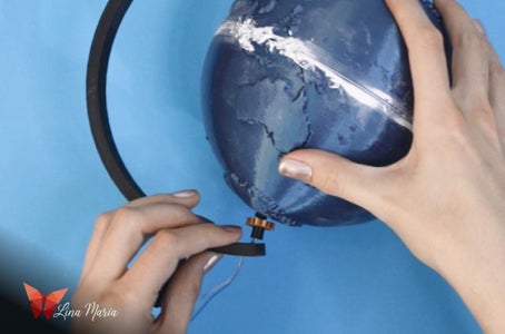 Mounting the Globe on the Base