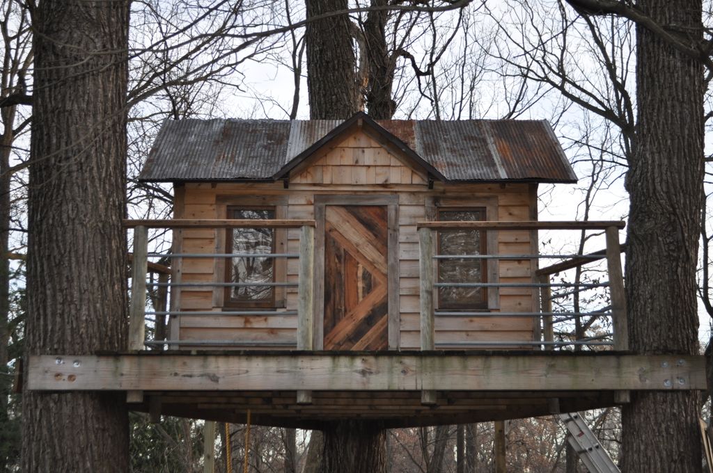 Simple Log Cabin Treehouse