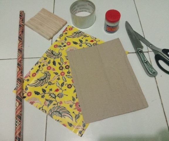 Unique Photo Frames From Used Items