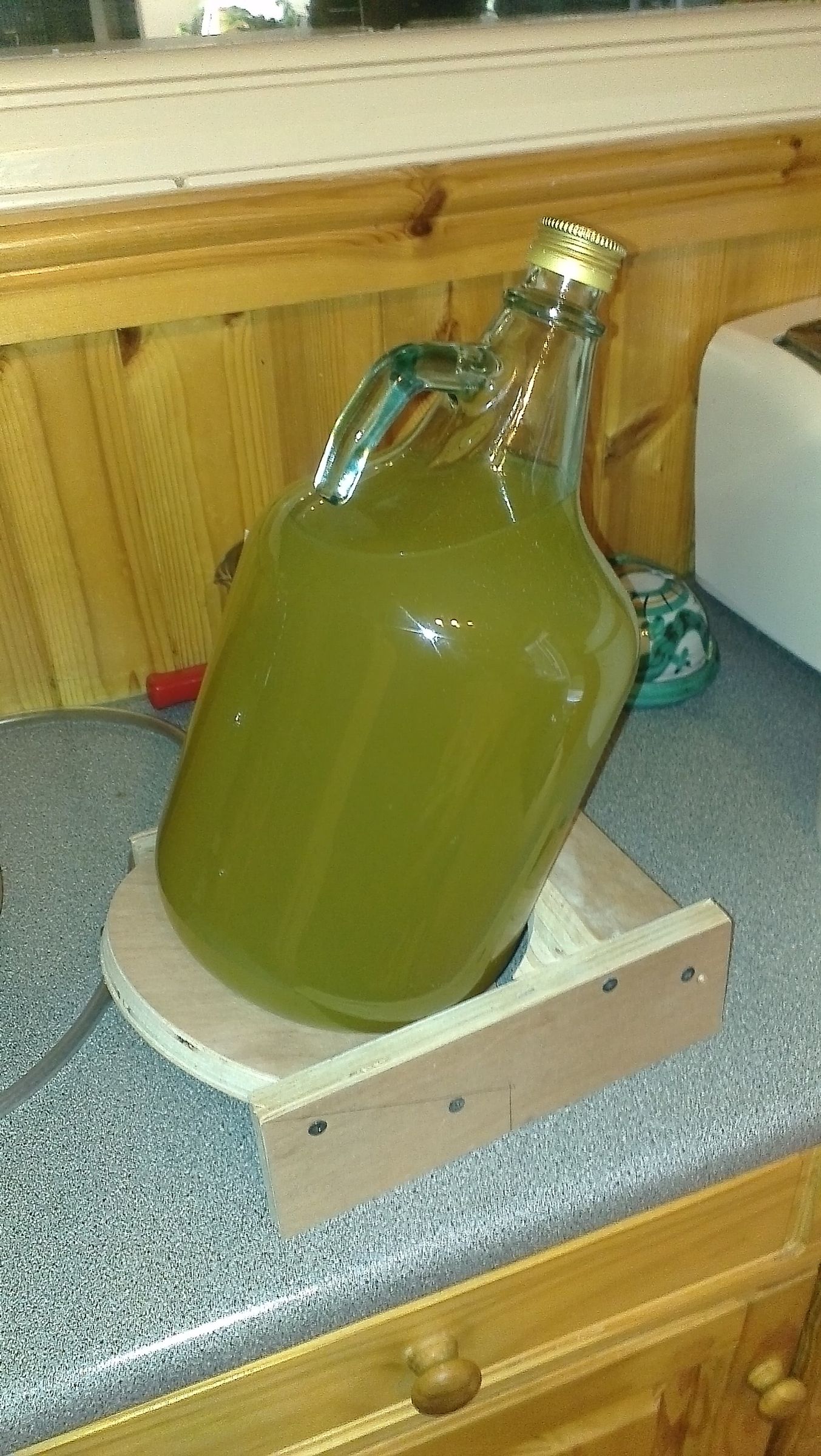 Demijohn Carboy Tilt device ( a simple way to not waste any booze)