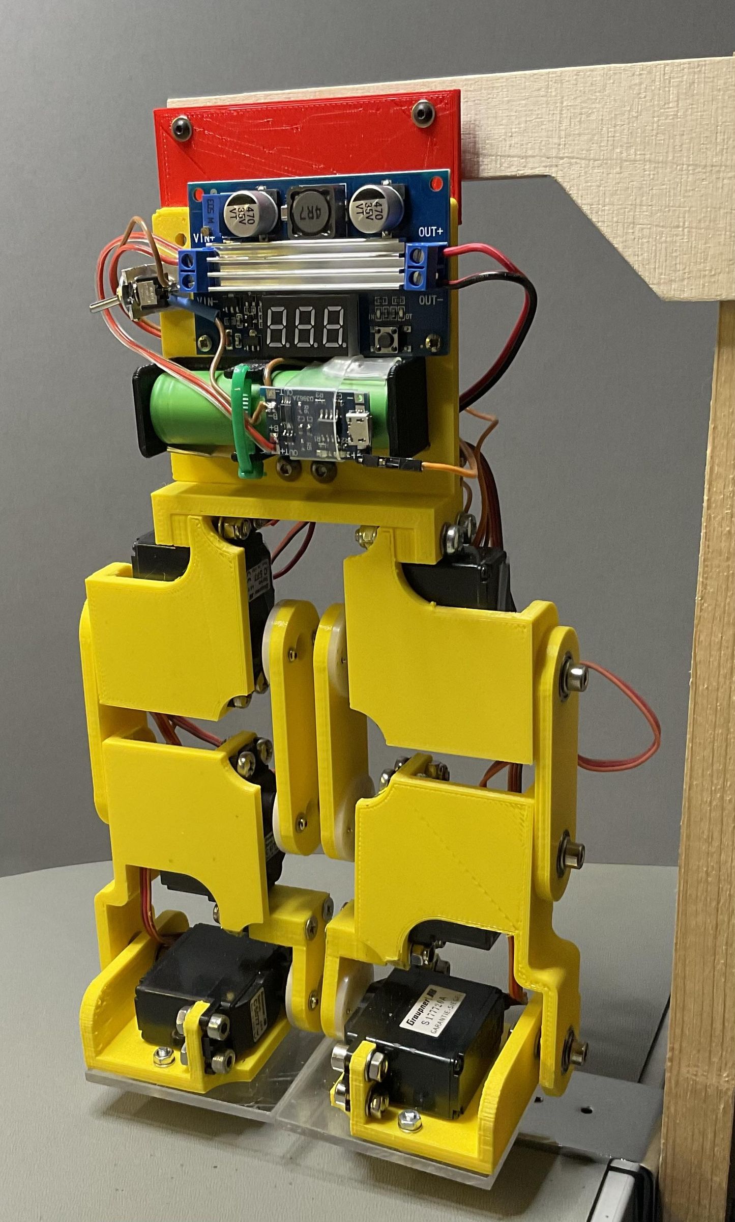 Poor Man's Biped Robot Hardware Using RP2040 and Micropython 3
