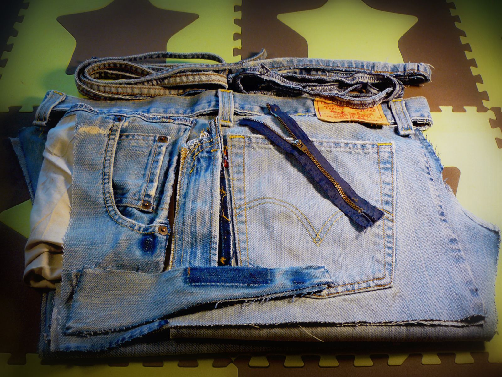Deconstruct Jeans Into Utile Fabric & Bits