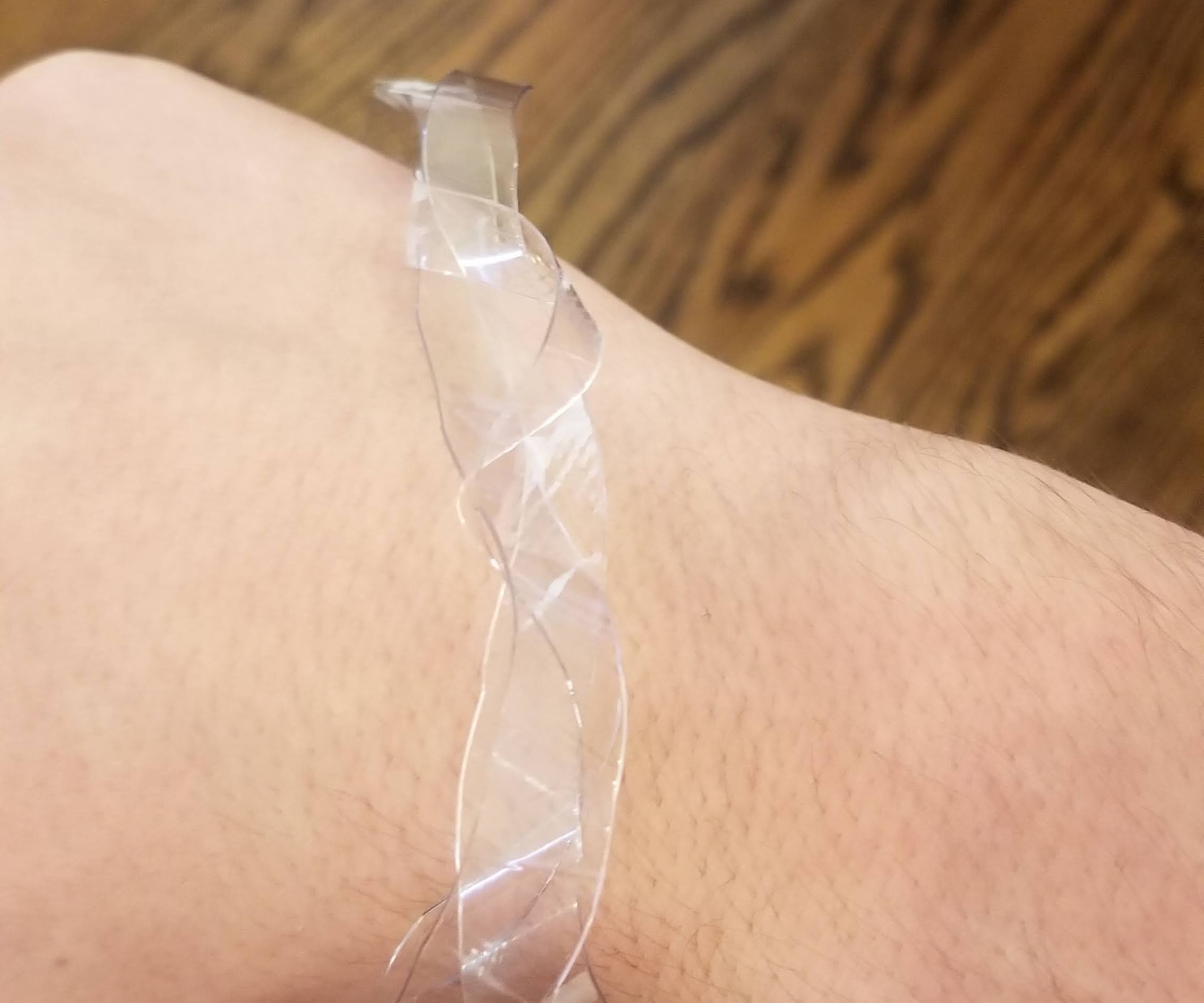 How to Make Rope for a Bracelet From a Plastic Bottle
