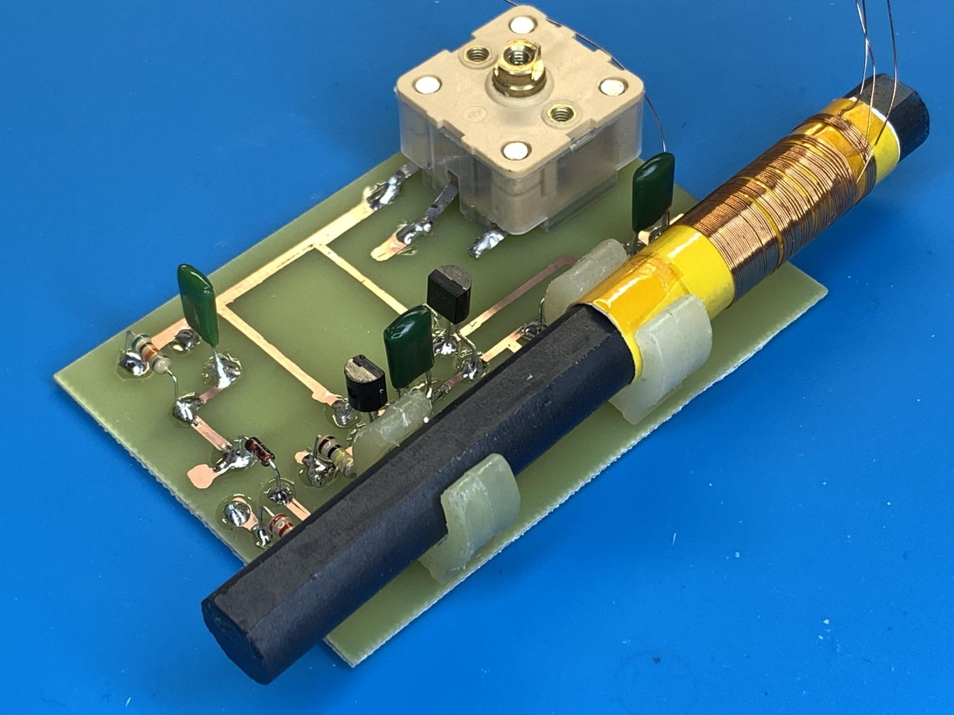 Make a Simple AM Radio : 4 Steps Circuit Diagram